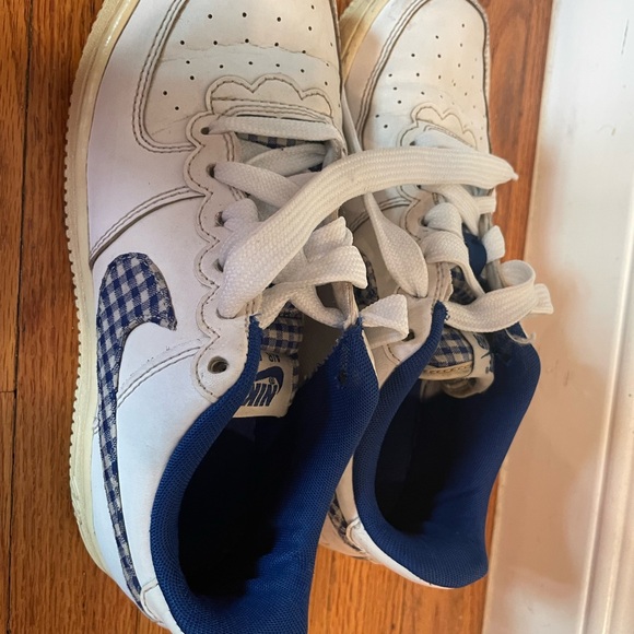 Nike Air sneakers. Kids size 5.5 . - Picture 7 of 11